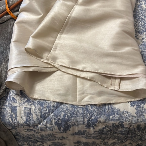 Alfred Sung Formal Trumpet Gown / Dress Sleeveless Back Bow in Champagne, Size 0 - Picture 12 of 17